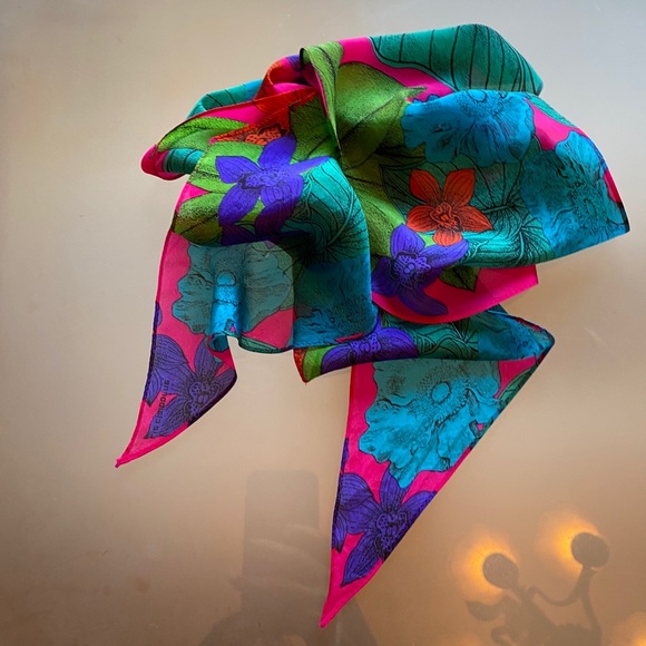 Vintage Liz Claiborne silk scarf - Picture 2 of 15